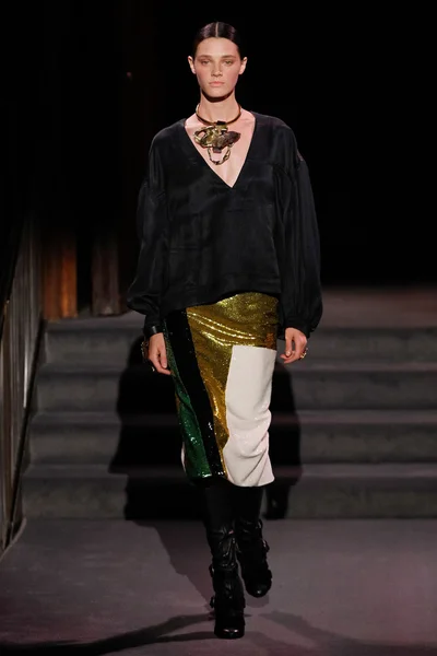 Look 28